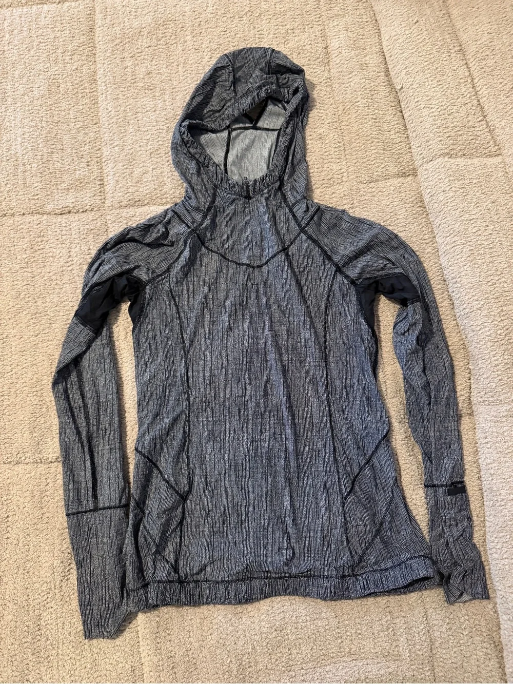 Lululemon Gray Hooded Long-Sleeve Pullover